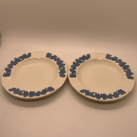 Set of 2 Vintage Wedgewood Etruria Barlaston Queensware embossed ashtrays - Picture 5 of 7